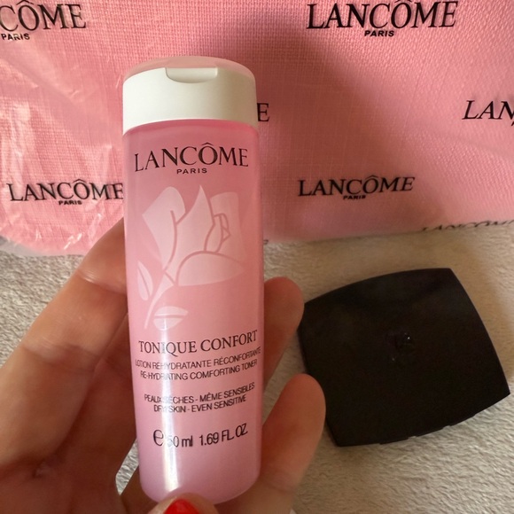 New Lancome Cosmetic Make Up Set & Pink
Cosmetic Bag - Picture 6 of 14